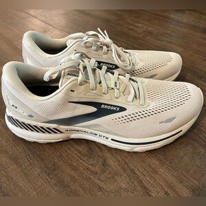 Brooks Adrenaline GTS 23 Men's Size 11.5
